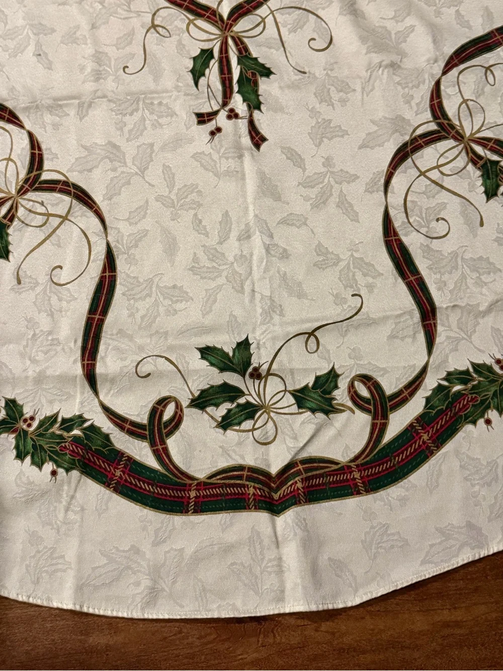 Lenox Holiday Nouveau Tablecloth 60x104 Oval Oblong Christmas Ivory Damask Holly